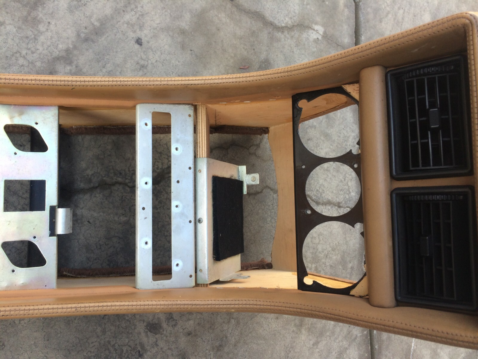88 BENTLEY  FRONT CENTER CONSOLE at front ON beige GOOD CONDITION UB72679 
