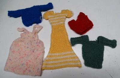 Vintage,lot pulls ,robes Barbie Mattel ,Tressy ,Mily ,Francie , tricot main - Photo 1/4