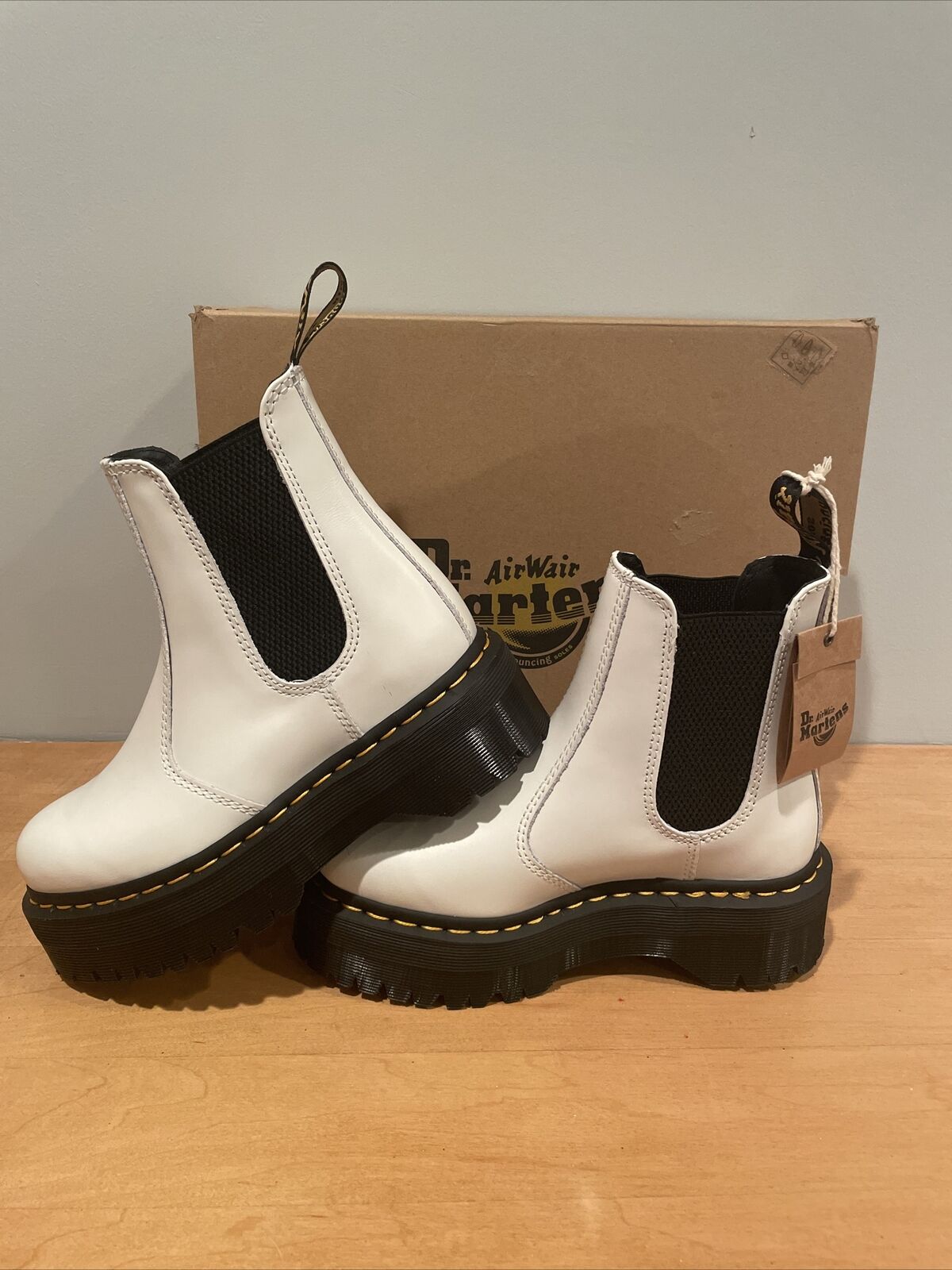 NWB- Dr. Martens 2976 Quad Retro Chelsea Boot White Smooth Leather M 4 W 5