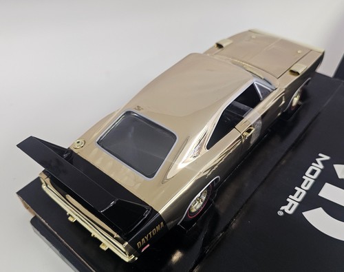 ERTL 1/18 1969 DODGE DAYTONA GOLD CHROME WITH BLACK WING ONE OF ONLY 204 - Picture 19 of 21