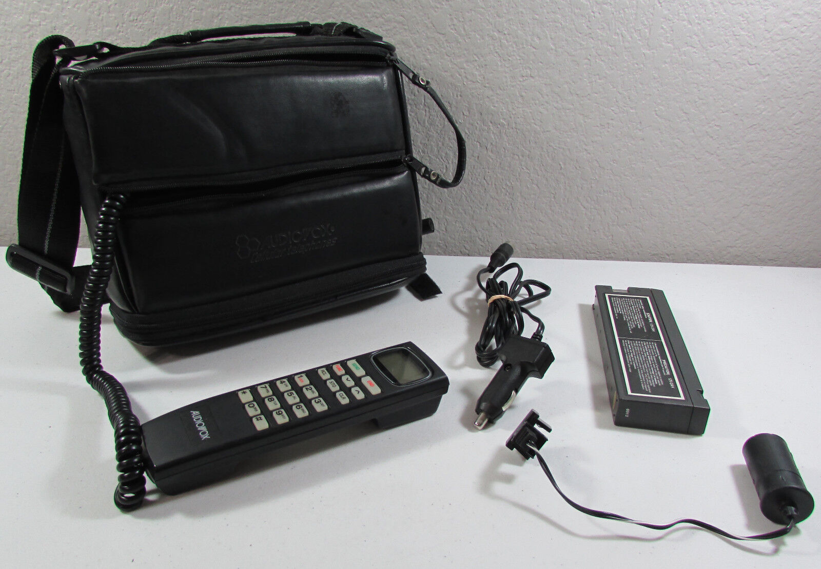 Vintage Toshiba Audiovox Brick Portable Car Cell Phone Model CMT-410