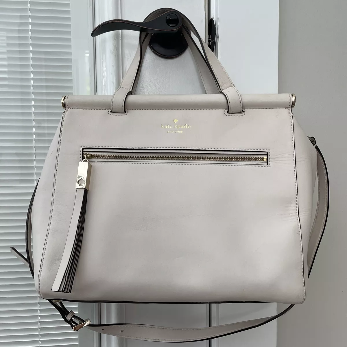 kate spade new york Fairmount Square Monday Cross-Body Bag, Geranium/Cream,  One Size : Amazon.in: Fashion