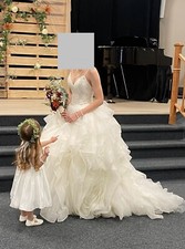 Size 2 Vera Wang Organza Rosette Wedding Dress