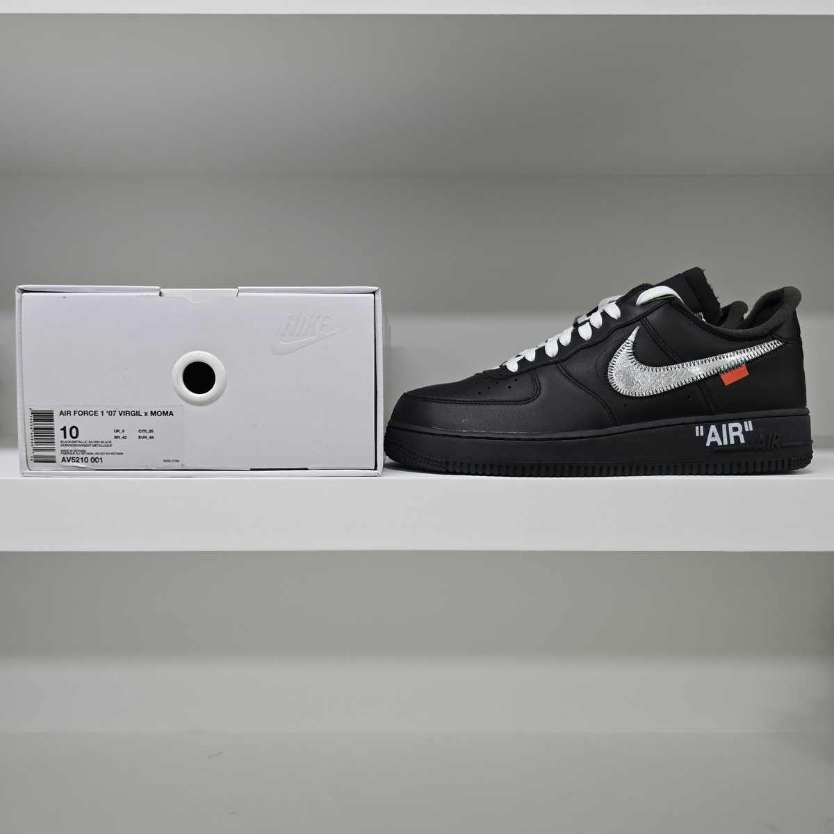 17 Nike Air Force 1 Low Off-White MoMA (without Socks) 10 / AV5210