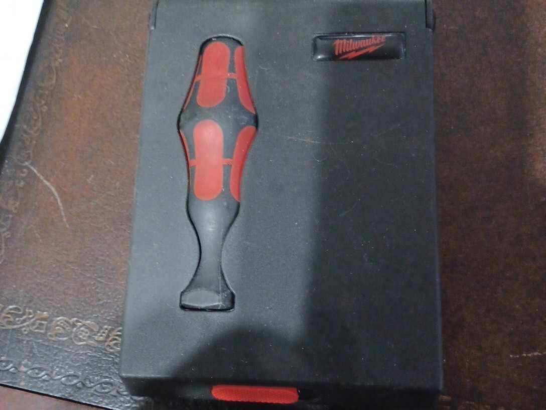 Vintage Milwaukee Tool Co.32 piece bit driver handle and bit .screwdriver bits