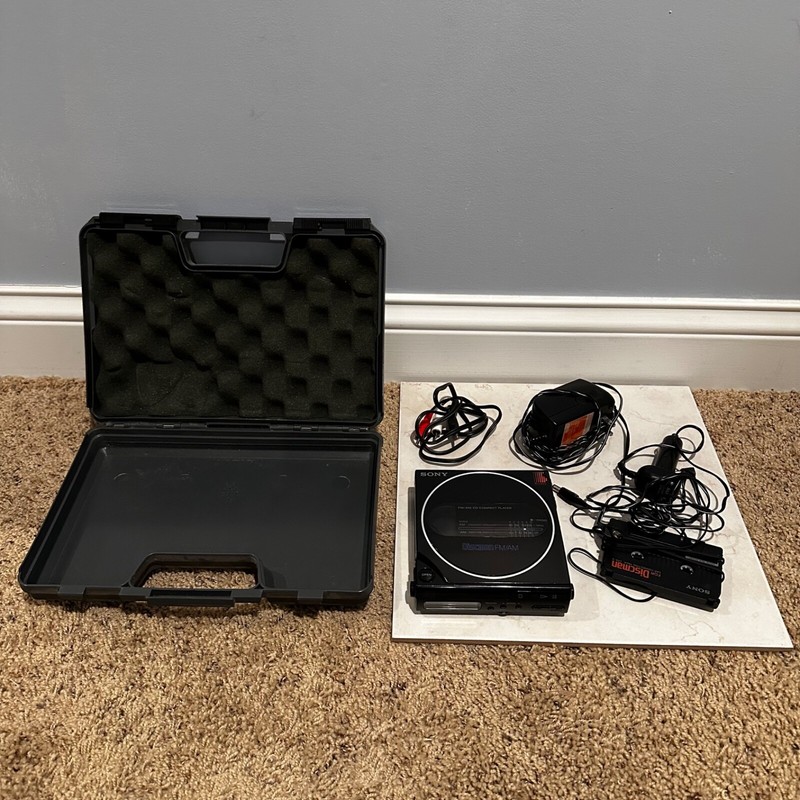 Sony D-T3 Discman FM/AM CD Compact Disc Player w/ Car Kit Cassette Tape & Cords*