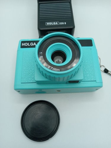 Holga 135 Film Camera 35mm Teal Blue + 235B Point & Shoot Vintage Photography - Picture 2 of 4