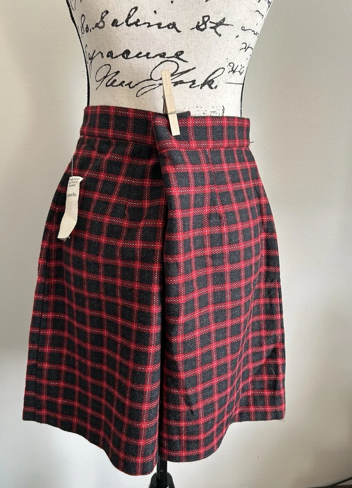 NUEVO CON ETIQUETAS Falda Corta Vintage Roja y Negra Tartán Cuadros Unión, Cintura 32 pulgadas, De Colección Talla 16 Foto 4 de 4
