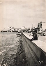 30 LE GRAU DU ROI LES HOTELS LE LONG DU PORT