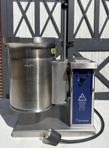 Cleveland KET-3T 3 Gallon Electric Tilting Steam Kettle. Works Great! Cleaned!