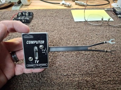Vintage Commodore 904778-01 Switch Box Antenna or Computer to TV VHF