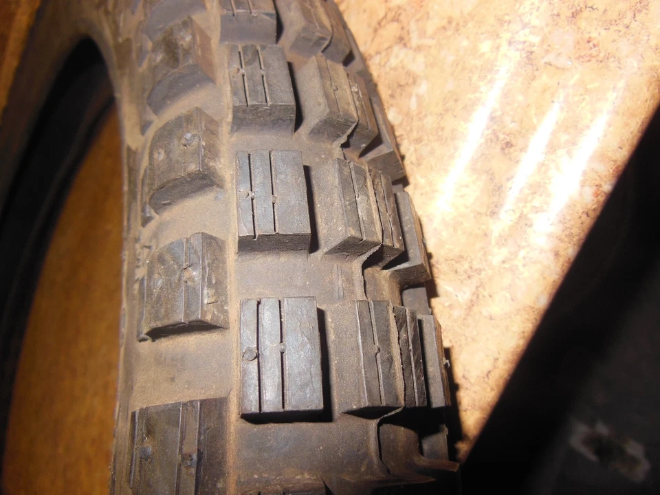 Neumático delantero para moto de cross 3,00-21 Honda Kawasaki Suzuki Yamaha Enduro Dual Sport 21" Foto 2 de 2