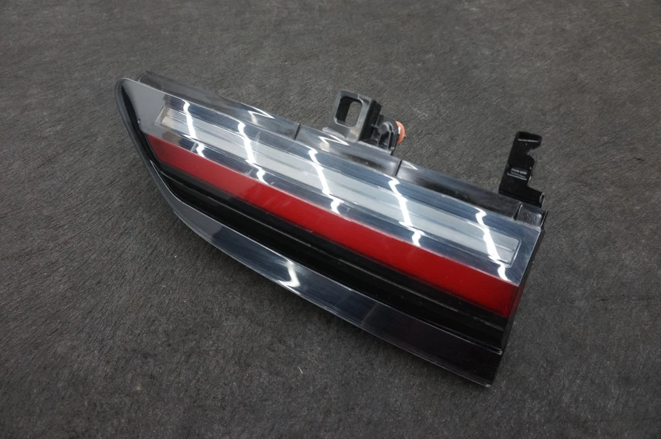 Lámpara de luz trasera interior trasera izquierda OEM 63215A3CD35 BMW 760I xDrive G70 23-24 *Nota Foto 3 de 4