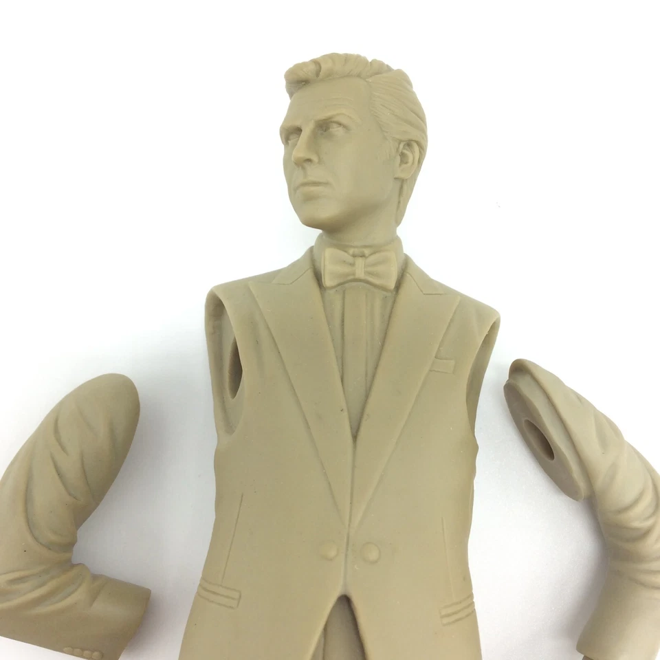 龙模型 GoldenEye James Bond 模型套件 1/9 比例套件 1997 - 开箱 — 第 4/4 张图片