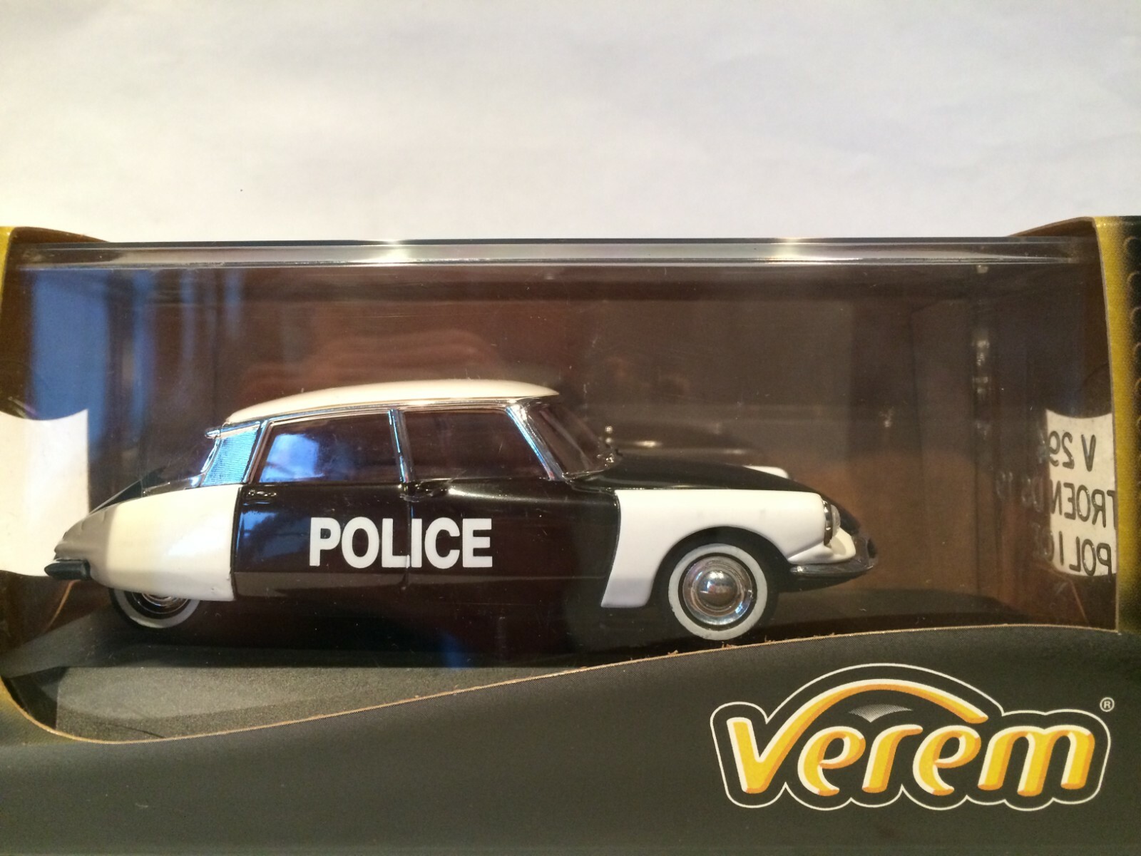Citroën DS 19 Police V 294 Verem au 1/43 idéal pour décorer une vitrine de passionné