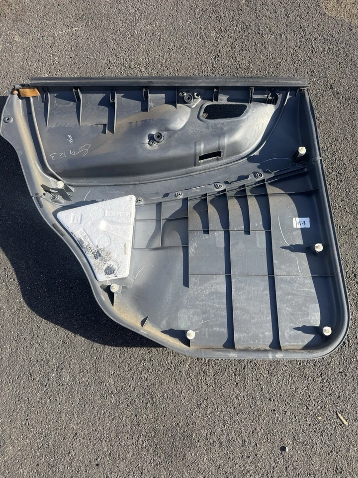 06 Suzuki Aerio Passenger panel puerta trasera moldura OEM gris/negro Foto 4 de 4