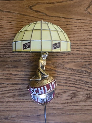 Vintage 1971 SCHLITZ ON DRAUGHT Beer Light LADY ON GLOBE Lighted Wall Sconce
