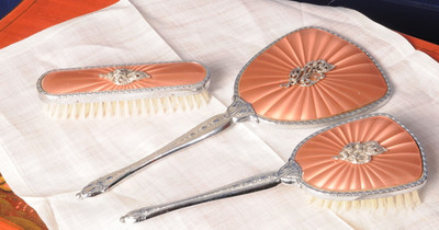 Vintage hübsches rosa Deko Schminktisch Schminktisch Set Spiegel & Bürsten