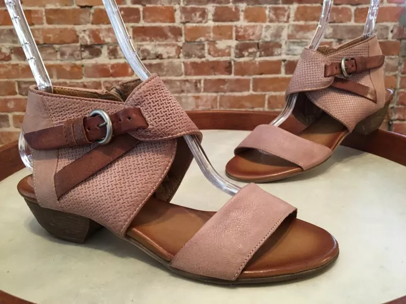Miz Mooz NYC Rose Pink Leather Cheerful Buckle Strap Sandals 39 8.5 9 New