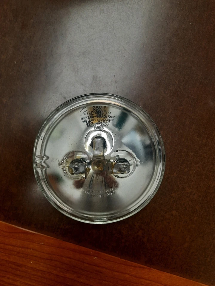 GE 4811 Miniature Automotive Light Bulb - Image 2 of 2