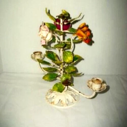CANDELABRO VINTAGE ITALIANO TOLE ROSAS CANDELABRO CHIPPY OXIDADO COTTAGECORE Foto 3 de 4