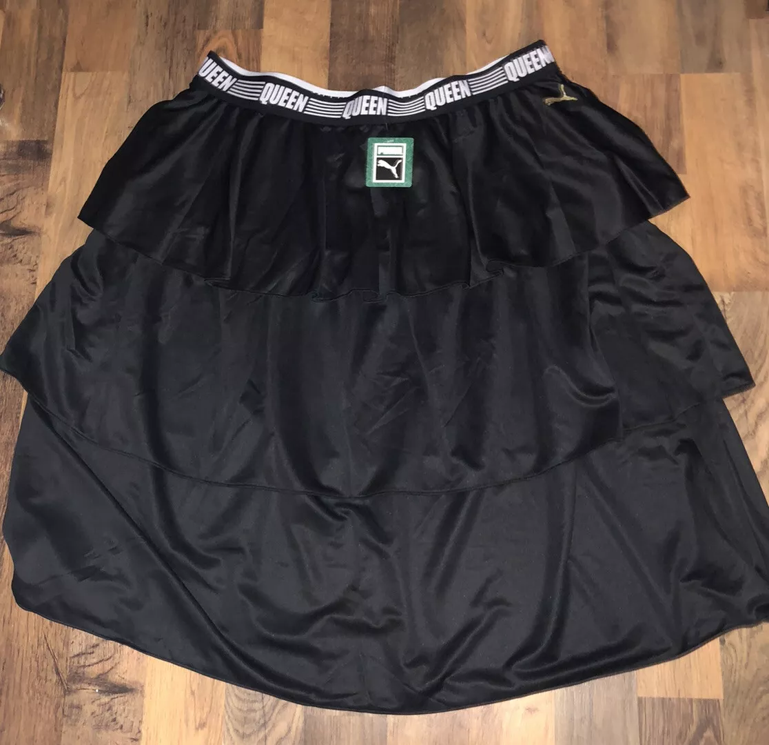 Long black skirt queen top