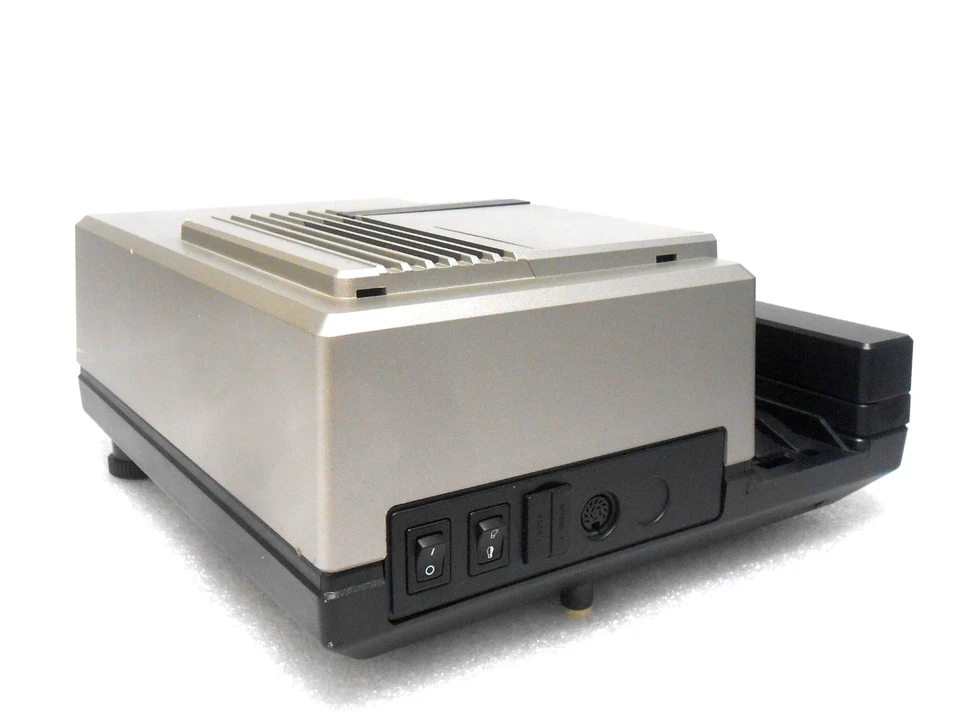 Leica Pradovit P300IR Diaprojektor mit Leica Vario Elmarit 1:2,8/70-120 - Bild 4 von 4