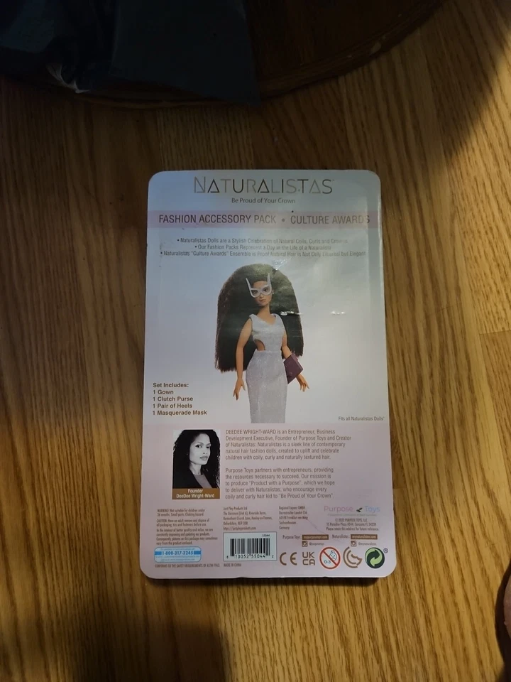 Naturalistas Culture Awards Fashion 11.5" Doll Pack 4 Outfits and Accessories - Image 2 of 2