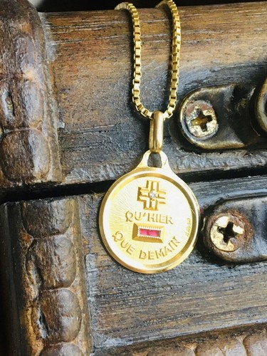 2Ct Lab Created Red Ruby "Qu’hier que demain" Pendant 14K Yellow Gold Finish - Picture 6 of 7