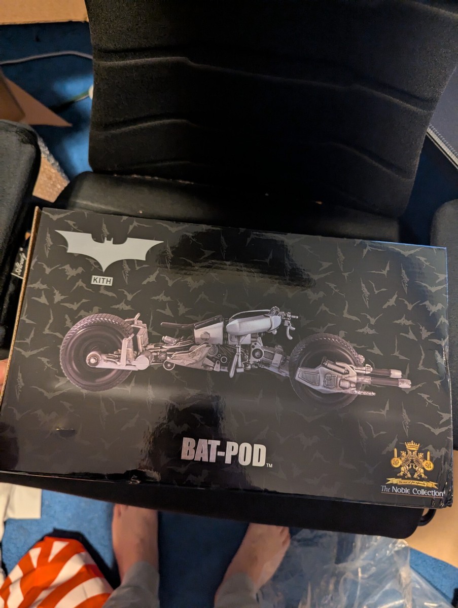 Noble Collection KITH Batman Bat Pod 【公式通販】