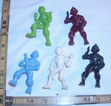 ARCHER SPACEMEN PLASTIC FIGURES X5 1950s COOL