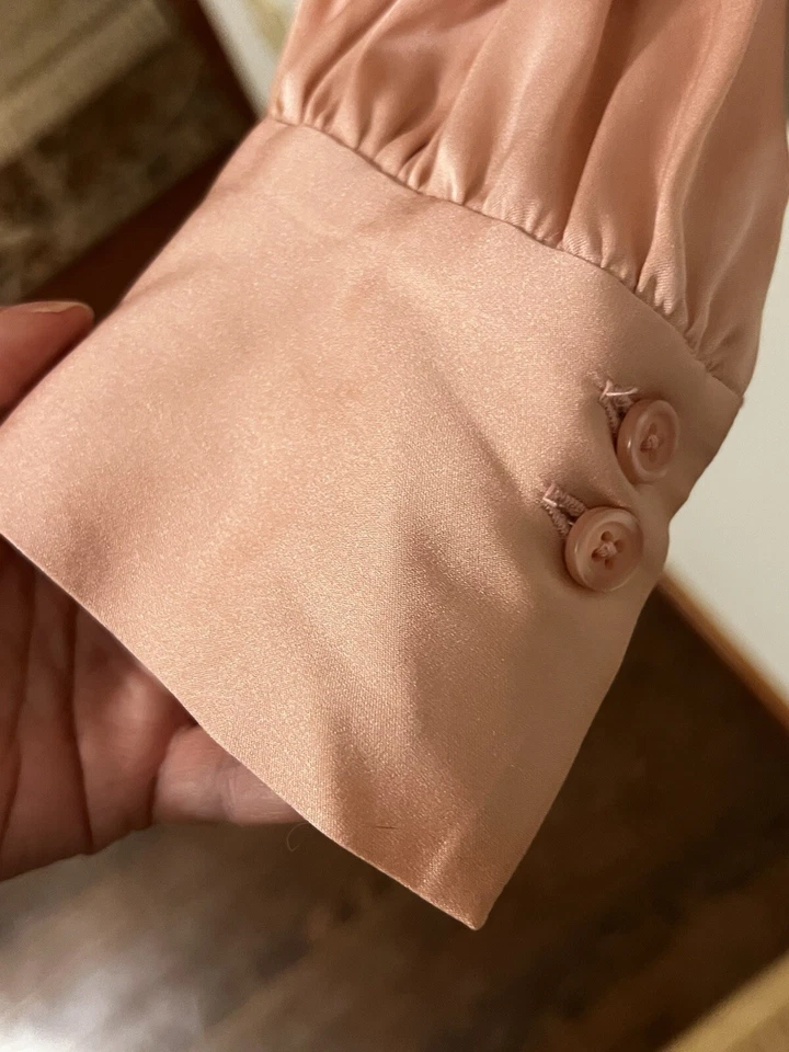 Blusa Milly Cuello Corbata Lazo Seda Manga Larga Mujer’s Talla 12, Estilo Gato Foto 2 de 3