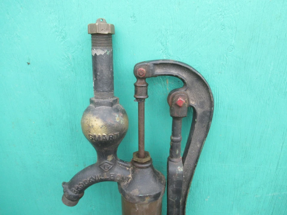 LINDO VELHO Ferro Fundido Mão CILINDRO DE LATÃO BOMBA DE ÁGUA VERDE Cor 20" de Altura - Imagem 2 de 4