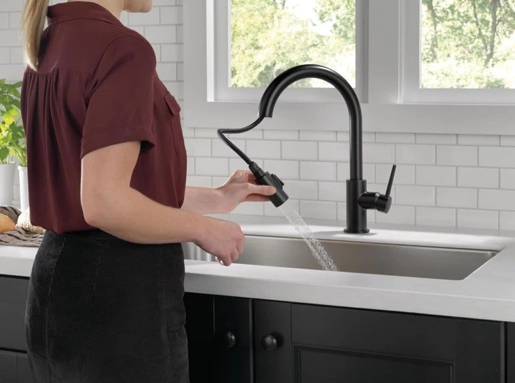 Delta 9159-BL-DST Trinsic Pull-Down Kitchen Faucet Matte Black - Image 2 of 4