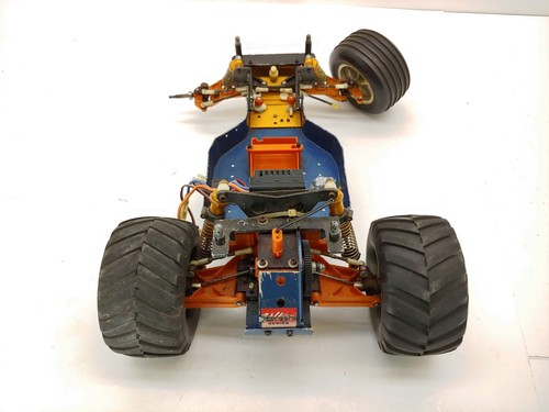 Team Associated RC10T Gold / Blue Pan 1/10 2wd Stadium Truck Used - Picture 4 of 8
