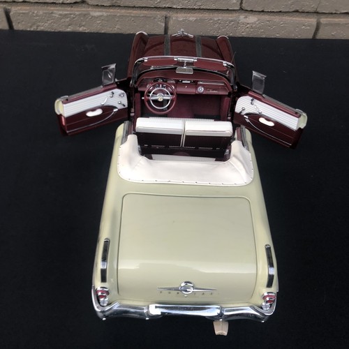 Platinum Sunstar 1955 Pontiac Star Chief Convertible 1:18 Diecast Car Maroon - Picture 10 of 24