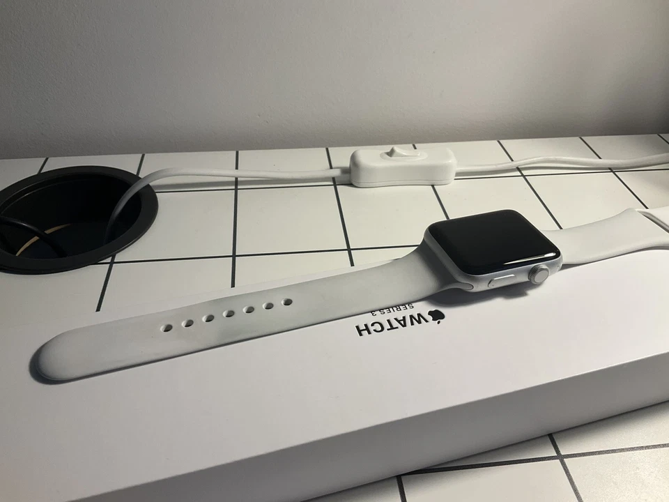 Apple Watch Series 3 GPS 42mm Caja de Aluminio en Gris Espacial y Correa... - Imagen 4 de 4