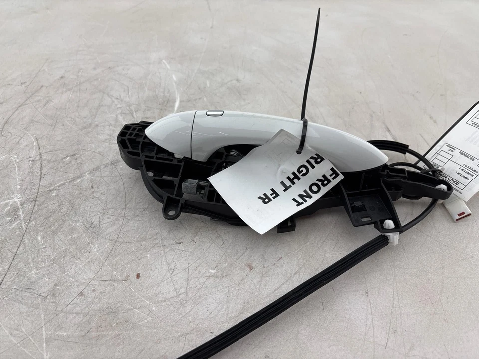 Manija exterior puerta delantera derecha Chevrolet Trailblazer 2021-2024 OEM Foto 3 de 4