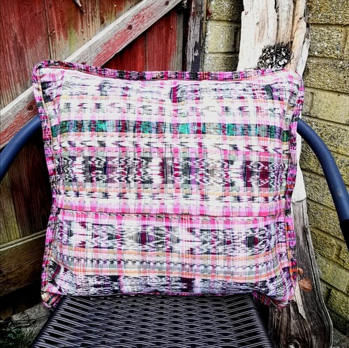 Funda Cojín Rosas Bordadas Bohemias Guatemaltecas Huipil Estampado Floral - Imagen 3 de 9