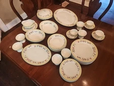 38 Piece Art Studio O.p. Co. Syracuse China SY548