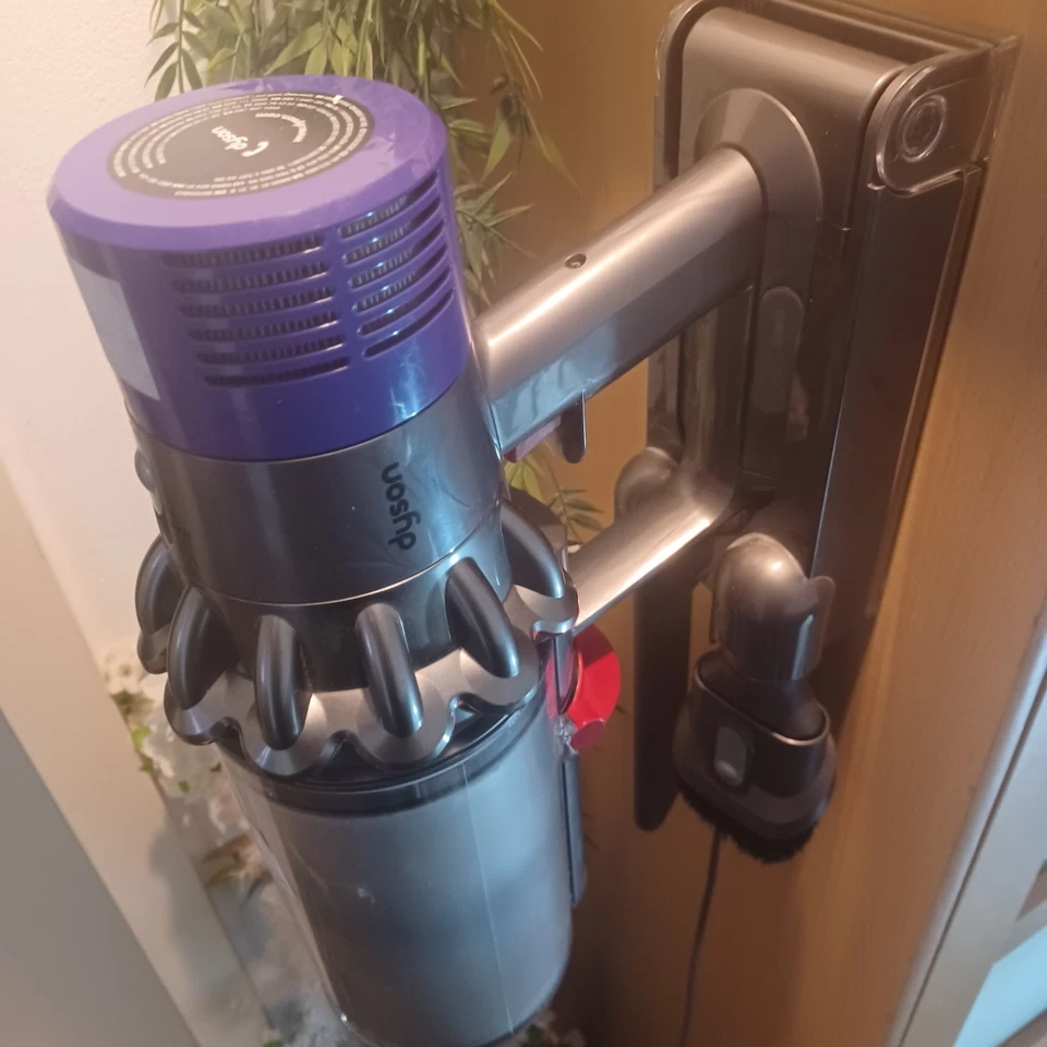 DÝSON. V11/SV14 AKKU-Staubsauger;mit sehr viel Zubehör.Bitte LESEN,nur 3 Tage - Bild 4 von 4