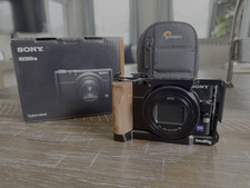 Sony RX100 VII Camera with Smallrig Cage, Case, and 3 Batteries - Excellent Cond