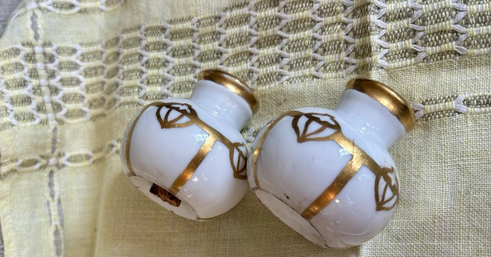 Huge lot vintage Salt & Pepper Shakers, Porcelain, Crystal, Cut glass, Bakelite - Image 4 of 4