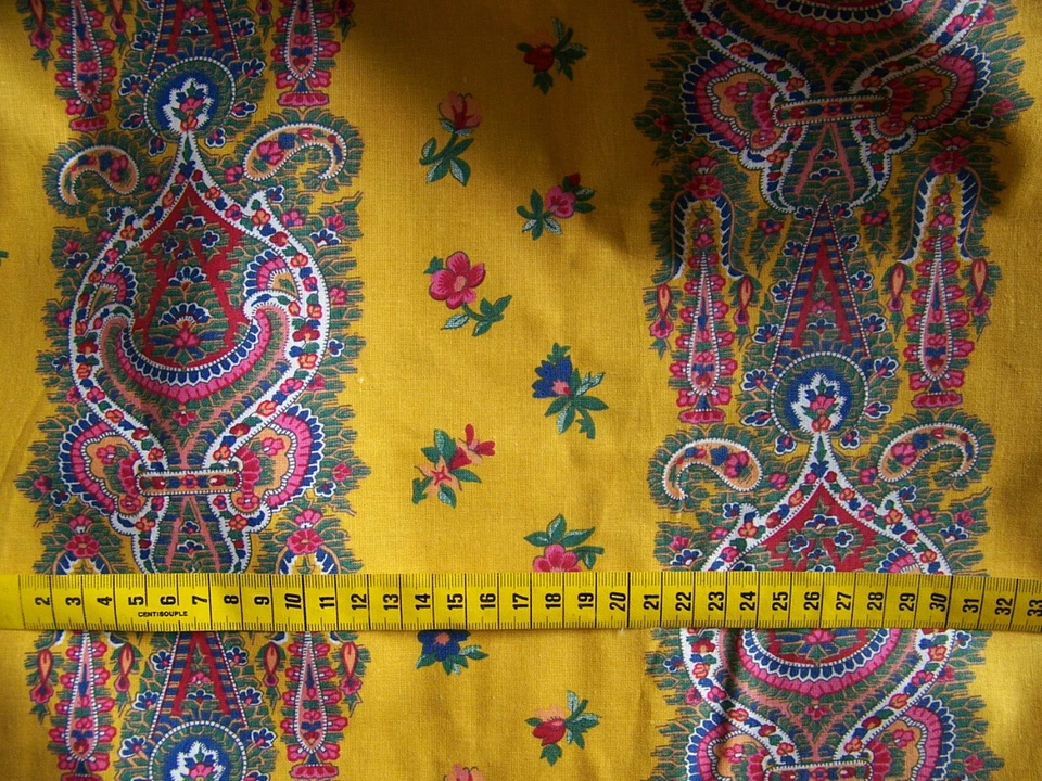 ANCIEN COUPON DE TISSU BANDES FLEURIES FOND JAUNE VIF - TIS 1 - Photo 3/4