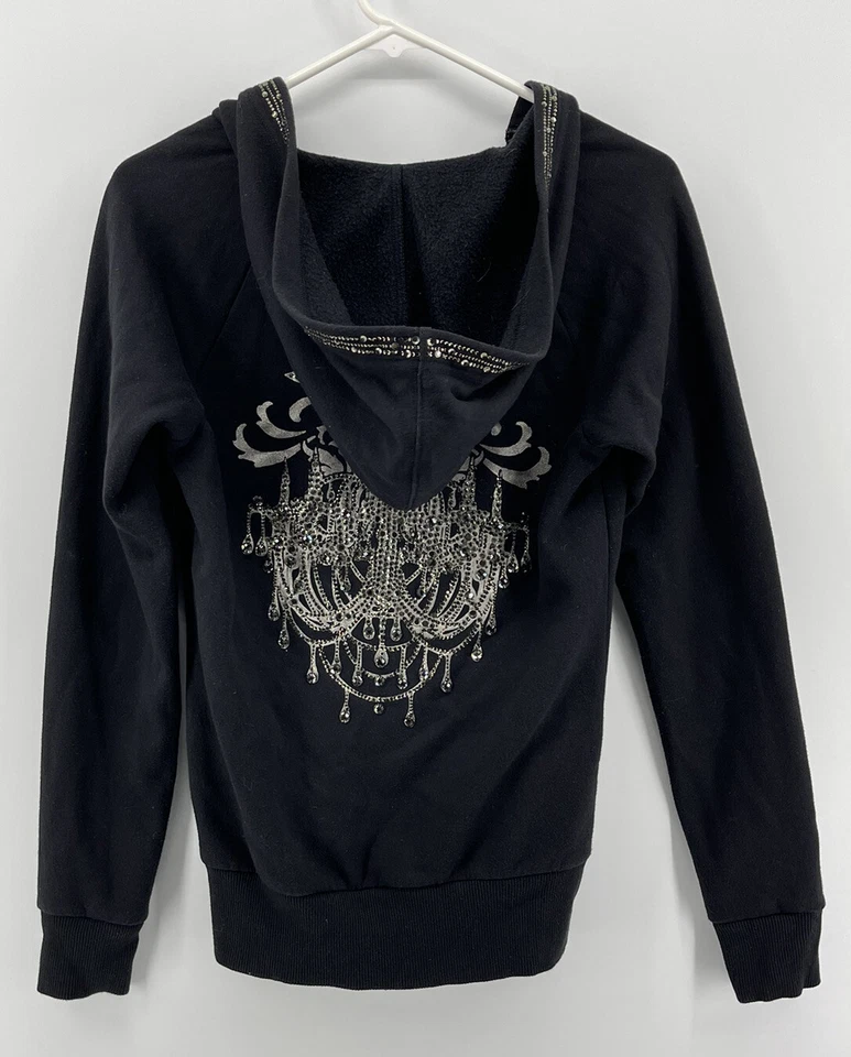 Sudadera con Capucha Express Pullover Cuello en V Para Mujer Talla XS Negra Embellecida Floral Foto 2 de 4