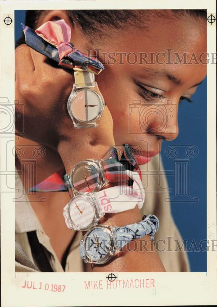 1987 Press Photo Model Showcasing Stylish Watch Collection - lra70414