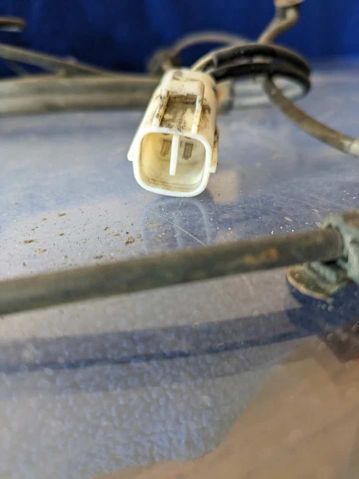 SENSOR ABS TRASEIRO SOMENTE FIO 89516-6009 FABRICANTE DE EQUIPAMENTO ORIGINAL 2003 - 2009 Toyota 4Runner Lexus GX470 - Imagem 2 de 4