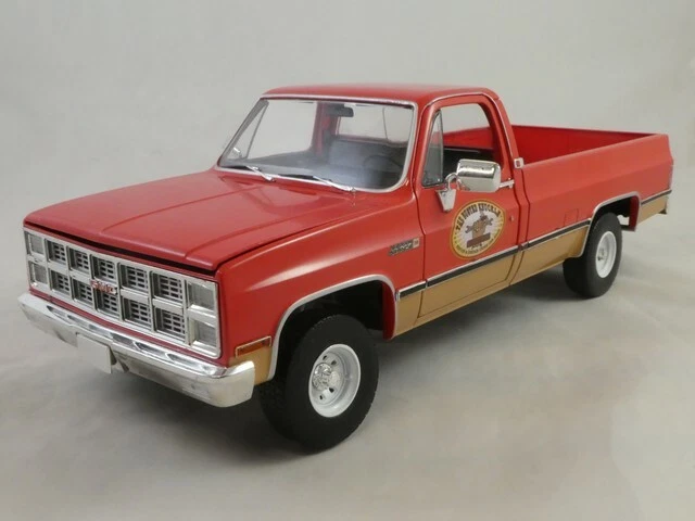Greenlight GMC K-2500 Sierra Grande 1982 THE BUSTED KNUCKLE 1/18 13612 - Immagine 2 di 3