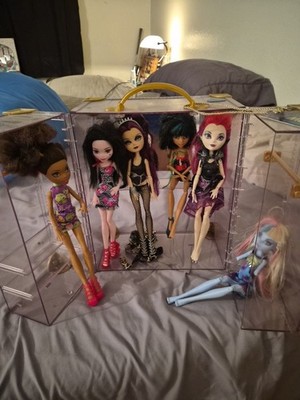 Monster High Ever After Total of 6 Dolls with Clear Closet Case No Lock No Key