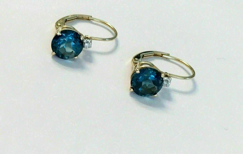 Pendientes colgantes/gota de topacio azul creados en laboratorio de corte redondo de 2 quilates de oro amarillo de 14 k Foto 2 de 4